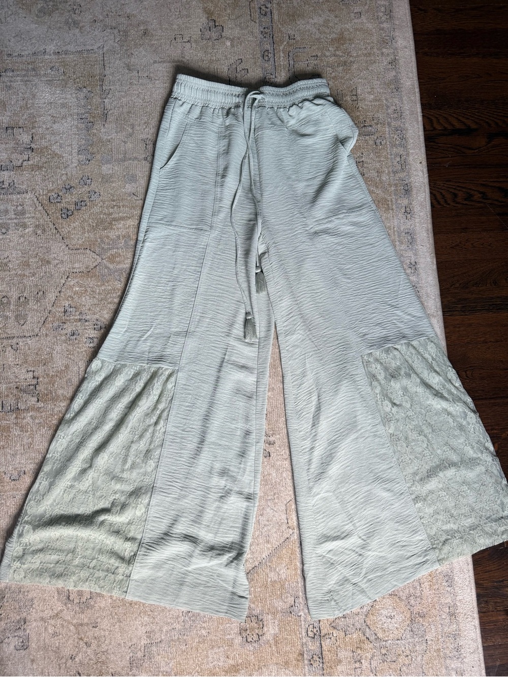 Rewash Wide-Leg Lace-Panel Pants in Sage Green